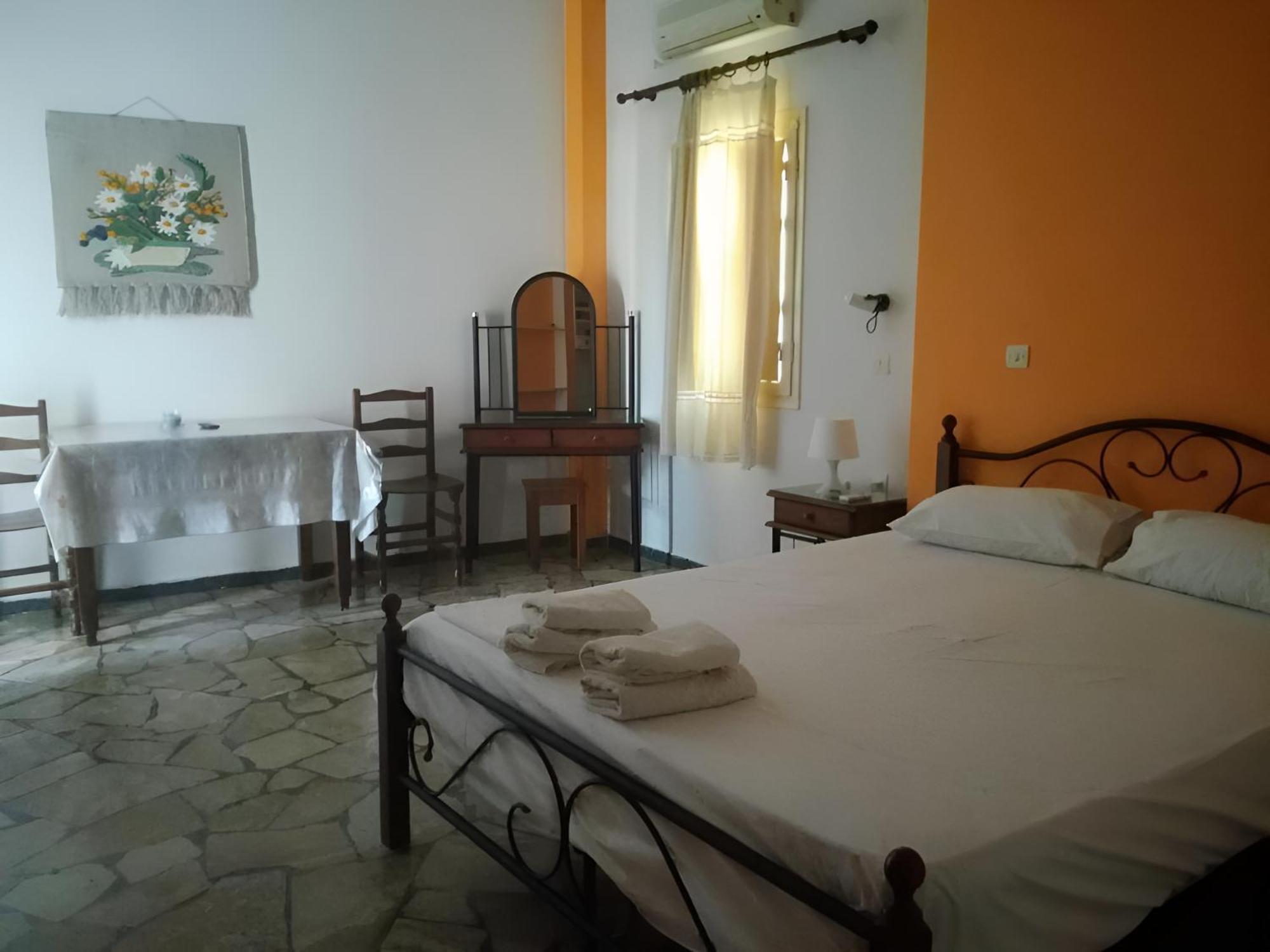 Vocamvilia Apartments Kamari  Room photo